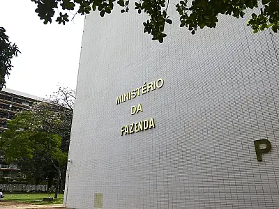 O Brasil realizou sua primeira emissão de títulos soberanos no exterior em 2026, captando US$ 4,5 bilhões com papéis de 10 e 30 anos.