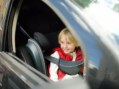 Legislação determina idade mínima para que crianças ocupem o banco da frente.