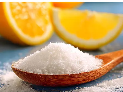 Bicarbonato de sódio é amplamente utilizado em misturas caseiras para limpeza de utensílios.