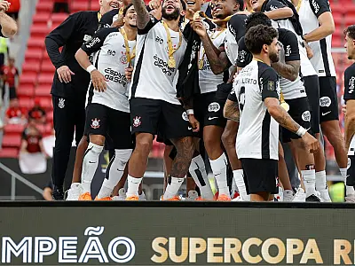 Corinthians celebra a conquista da Supercopa Rei Superbet 2026 após vitória sobre o Flamengo.