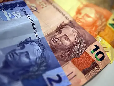 Entenda a redução da previsão de inflação para 3,95% em 2026 segundo o Boletim Focus, impactos na Selic em 15% e perspectivas para PIB e dólar neste ano.