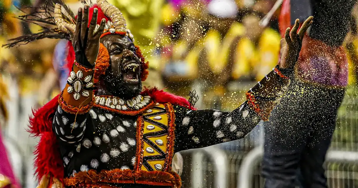 Primeiro dia de carnaval em SP reúne estreante, campeã e vice-campeã de 2025 no Anhembi