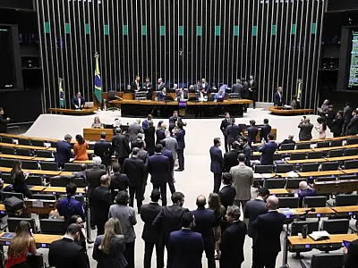 Deputados federais durante sessão plenária que aprovou projeto sobre escolha de reitores em universidades federais.
