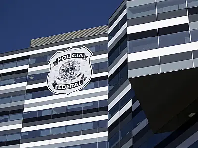 A Polícia Federal investiga o vazamento de dados da Receita Federal envolvendo ministros do STF.