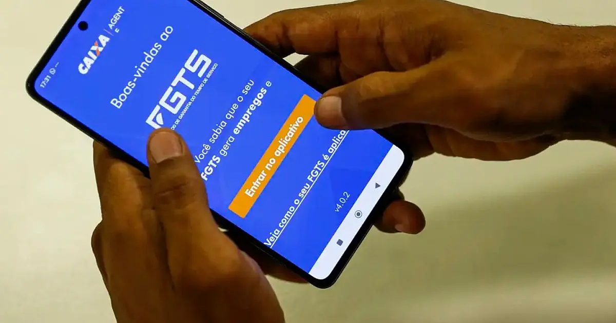 Tela do aplicativo FGTS exibindo informações sobre liberação de saldo para trabalhadores em 2026.