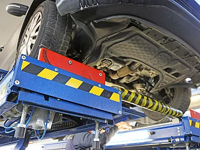 Veículos mais antigos poderão passar por inspeção veicular periódica caso projeto avance no Congresso.