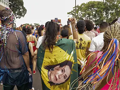 Programação do carnaval no Distrito Federal neste sábado, com blocos como Mi Fá Sol-Lá, Aparelhinho e Vassourinhas, além de polos fixos na Esplanada e Setor Comercial Sul.