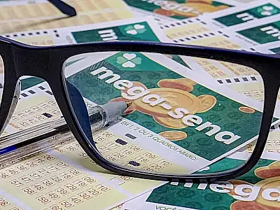 Prêmio milionário da Mega-Sena pode gerar renda superior a R$ 1 milhão por mês em aplicações conservadoras.