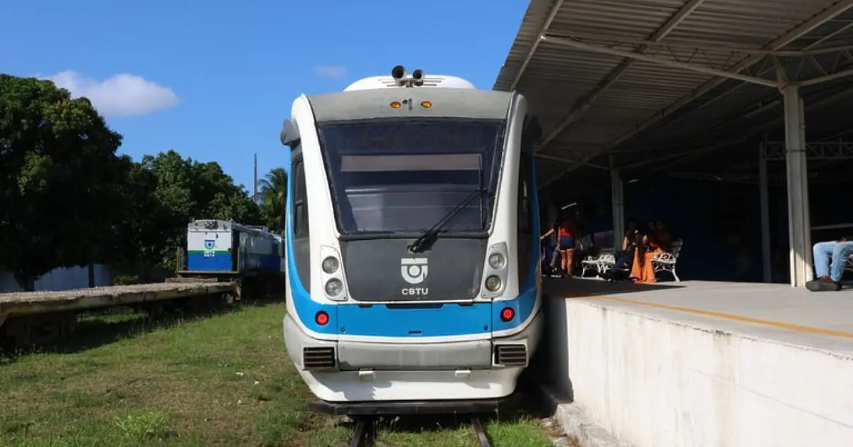 Veículo Leve sobre Trilhos da CBTU na Estação João Pessoa
