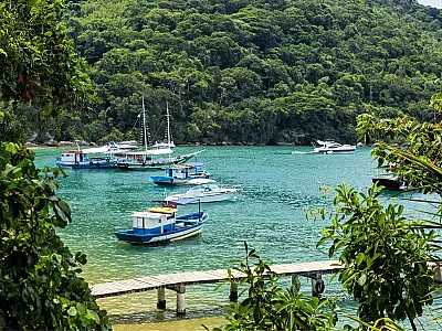Praia do Laboratório, em Angra dos Reis, chama atenção pelas águas quentes durante todo o ano.