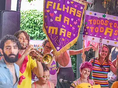 No Distrito Federal, blocos como Filhas da Mãe e Me chame pelo nome convertem o carnaval em espaço de autocuidado.