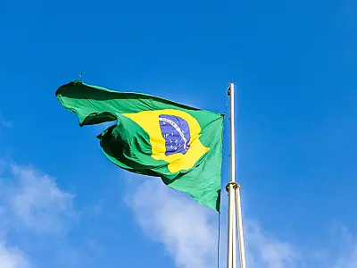 Brasil é citado como possível líder de nova articulação internacional em defesa da democracia.