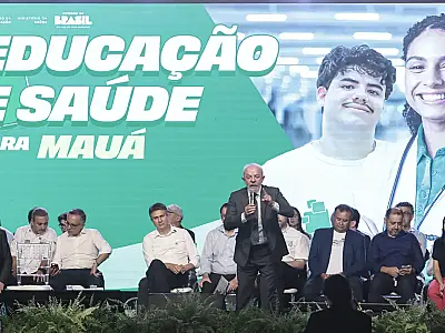 Lula destacou a educação como ferramenta para prevenir violência contra a mulher e anunciou R$ 82 milhões em obras para Mauá.