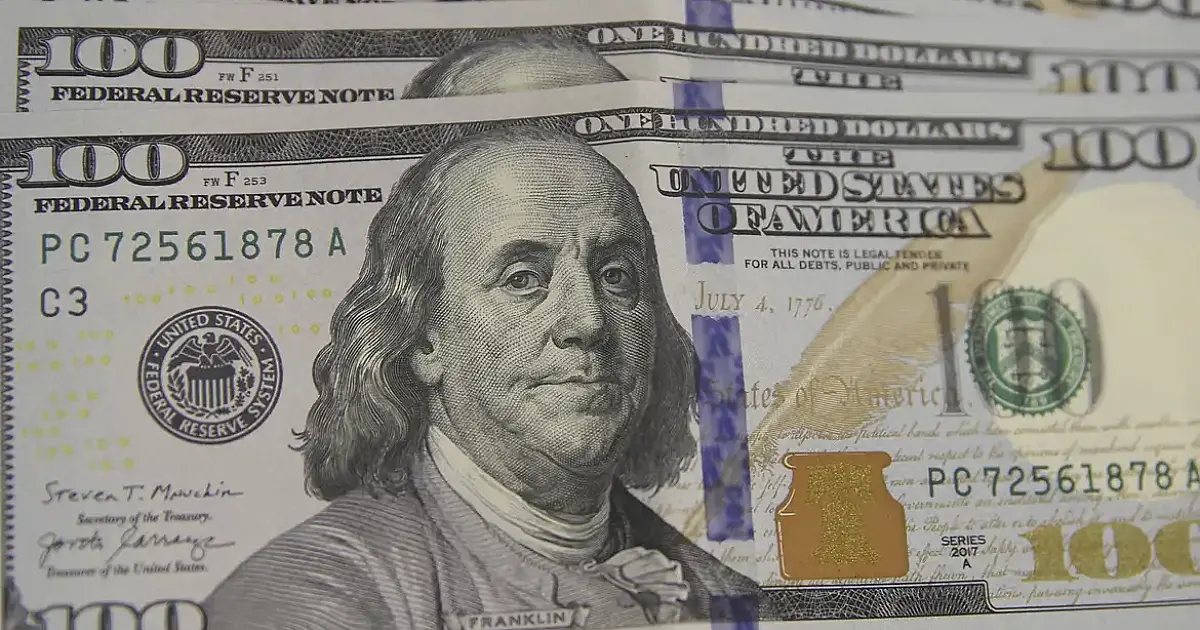 Dólar comercial sobe para R$ 5,22 em dia de turbulência nos mercados internacionais