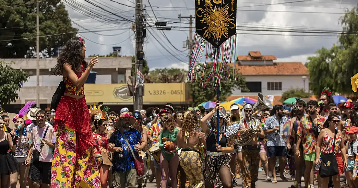 Confira a programação completa do carnaval do DF nesta segunda-feira (16) com 73 blocos pela cidade