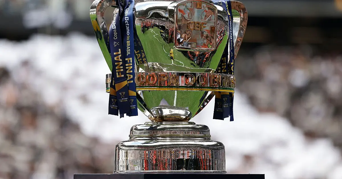 Troféu oficial da Copa Betano do Brasil exibido antes do início da competição.