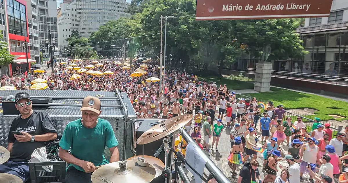 Centro de São Paulo vive domingo de carnaval com axé, forró e desfiles tranquilos nos blocos tradicionais