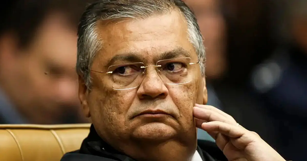 Ministro Flávio Dino durante agenda oficial após decisão sobre aposentadoria compulsória de juízes no STF