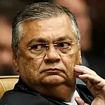 Flávio Dino decide que juízes não podem mais ser punidos com aposentadoria compulsória