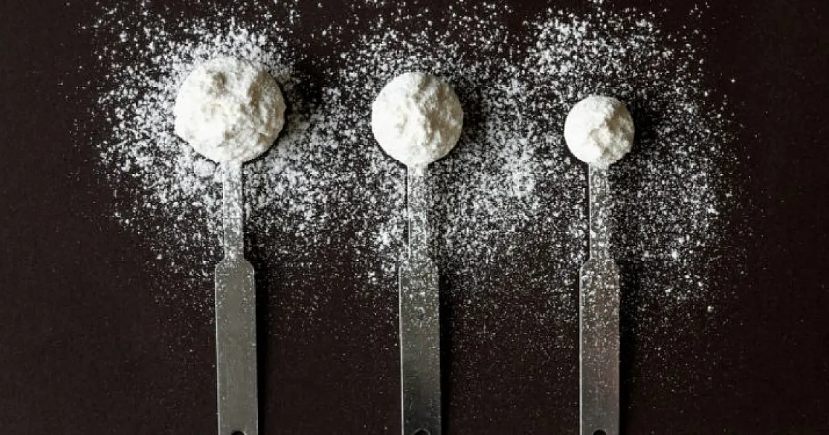 Anvisa atualiza regra da creatina para adultos e acende alerta sobre falhas de rotulagem no mercado brasileiro