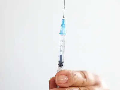 Pesquisa do IBGE mostra que apenas 55% dos jovens de 13-17 anos confirmam vacina HPV.