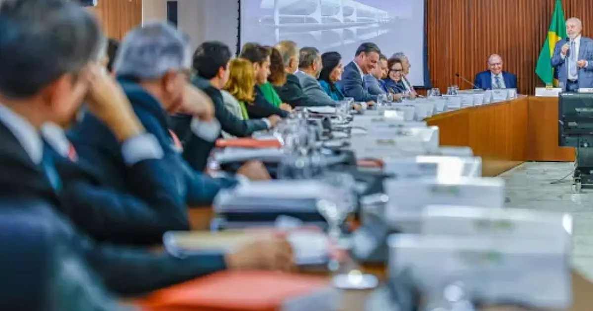Presidente Lula durante reunião no Palácio do Planalto com ministros do governo federal.