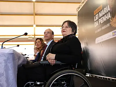 Quatro réus, incluindo ex-marido da ativista, respondem por falsificação e stalking em campanha contra Maria da Penha.