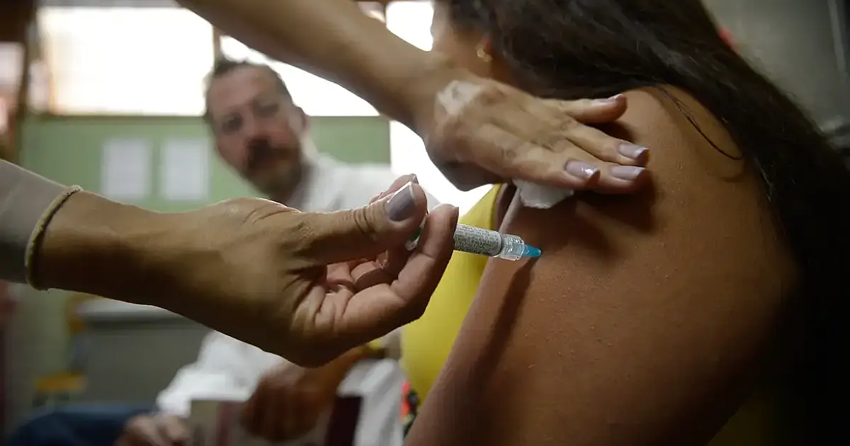 Vacinação contra HPV ganha força no Brasil, mas câncer de colo do útero segue matando milhares de mulheres