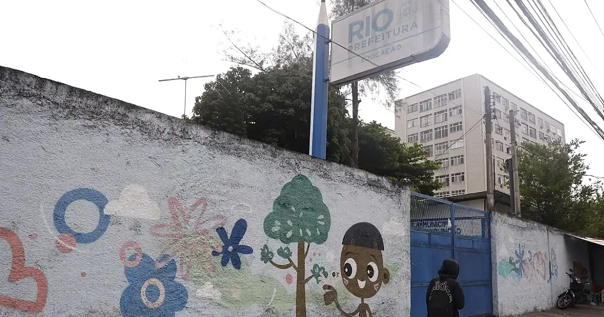 Violência armada corta rotas de ônibus e afeta aprendizado de quase 190 mil estudantes no Rio