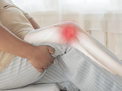 Cãibra na perna durante a noite pode causar dor intensa e interromper o sono.