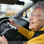 Motoristas de certas idades podem ter benefícios extras na CNH