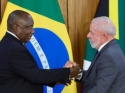Lula recebe presidente da África do Sul no Palácio do Planalto para discutir cooperação e cenário internacional.