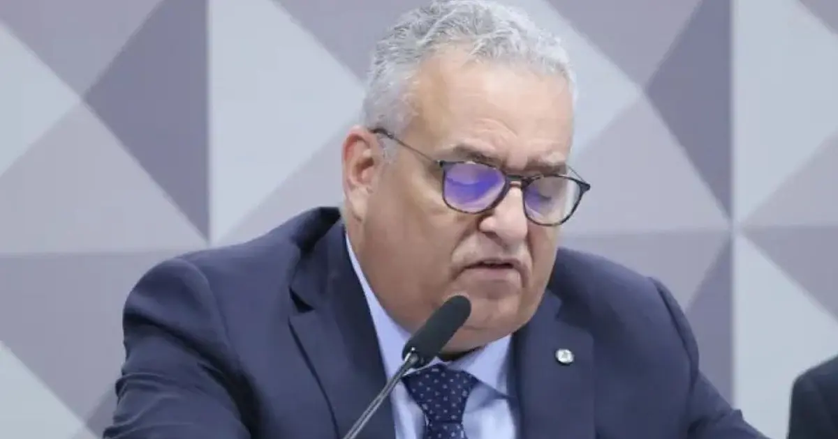 Deputado Alfredo Gaspar apresentando relatório em sessão da Câmara dos Deputados