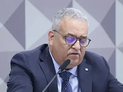Deputado Alfredo Gaspar durante leitura do relatório final da CPMI do INSS.