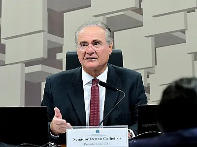 Presidente da CAE, Renan Calheiros anunciou a retirada do sigilo da auditoria do TCU sobre o Banco Master.
