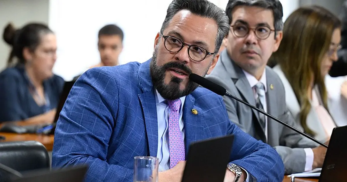 Senador Alan Rick durante reunião da Comissão de Assuntos Econômicos no Senado