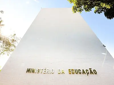 STF reforça que abertura de cursos de Medicina depende de autorização do MEC.