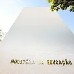 STF derruba decisão que permitia curso de Medicina sem aval do MEC