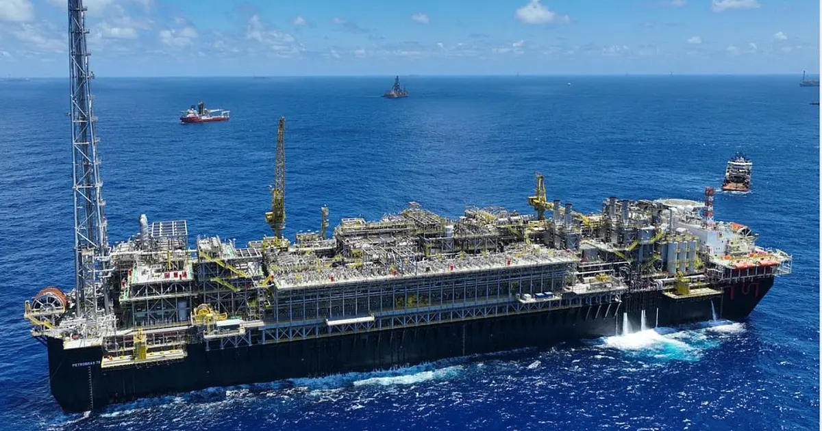 plataforma de petróleo da Petrobras usada na produção de combustíveis para exportação
