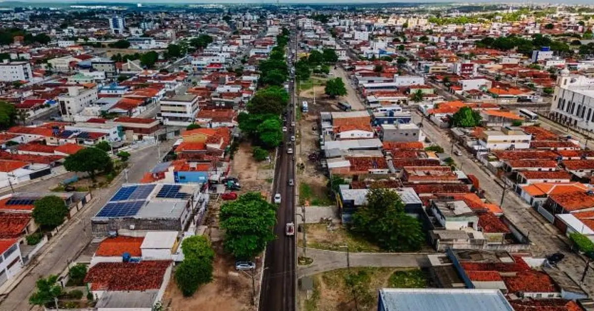 Vista aérea da Avenida Juscelino Kubitschek no bairro Geisel em João Pessoa