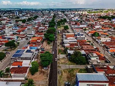 Vista aérea da Avenida Juscelino Kubitschek, no Geisel, onde será construído um parque linear em João Pessoa.