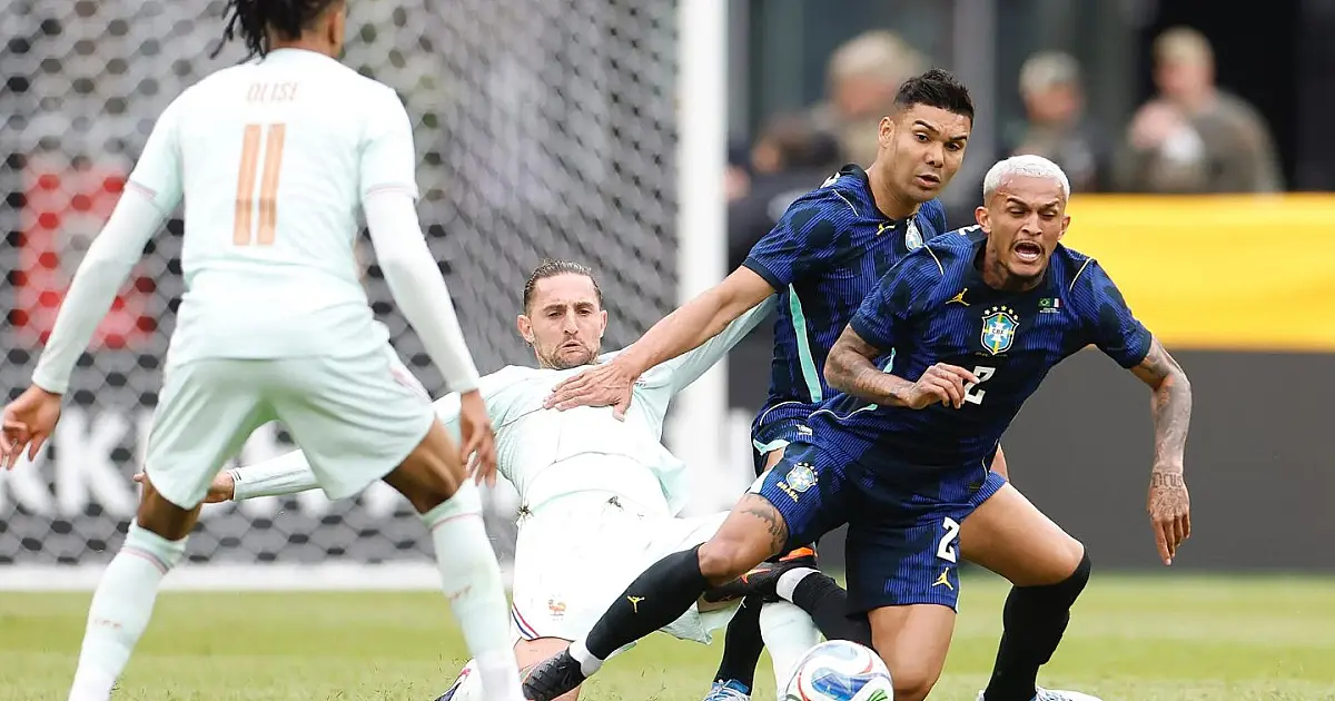 Jogadores de Brasil e França durante amistoso internacional em Boston