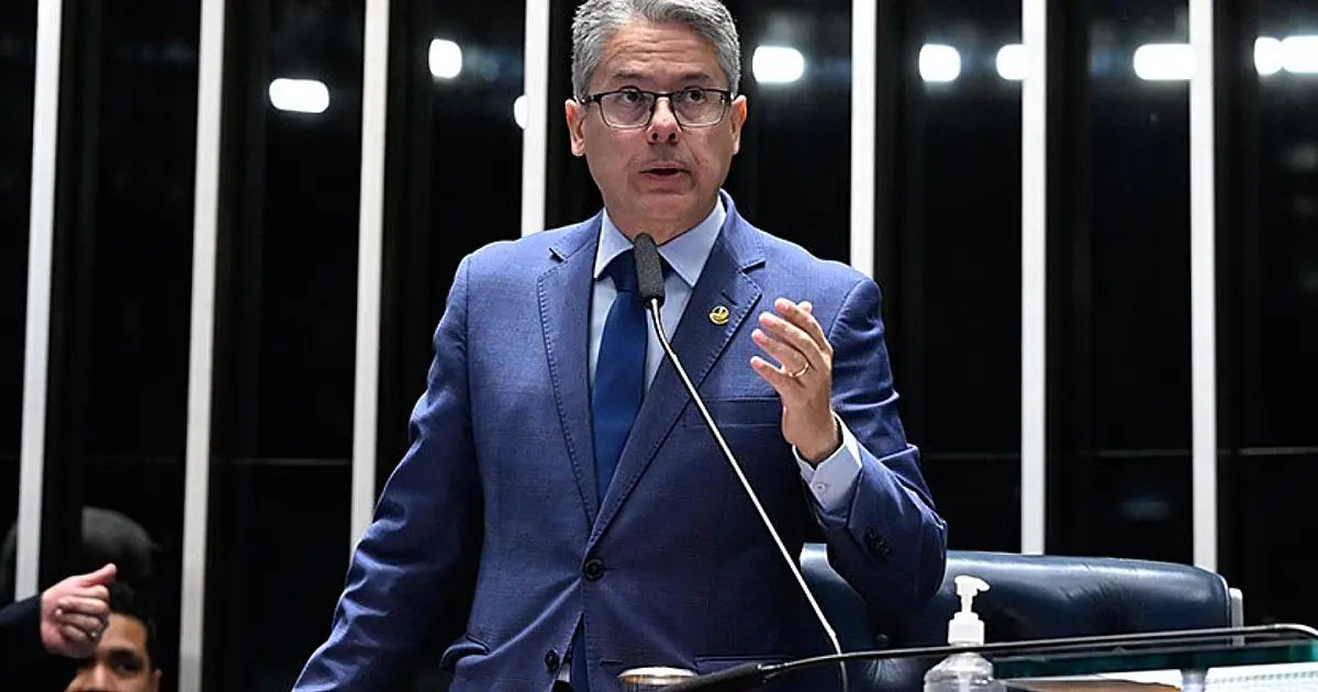 Senador Alessandro Vieira discursando no plenário do Senado
