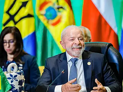 Presidente Lula durante discurso em evento internacional realizado no Brasil.
