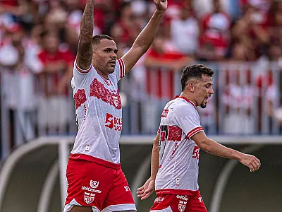 Jogadores do CRB em partida válida pela Copa Betano do Brasil 2026