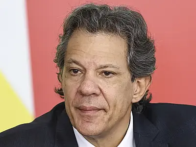 Haddad apresenta aos estados proposta para conter preços dos combustíveis com discussão sobre ICMS.