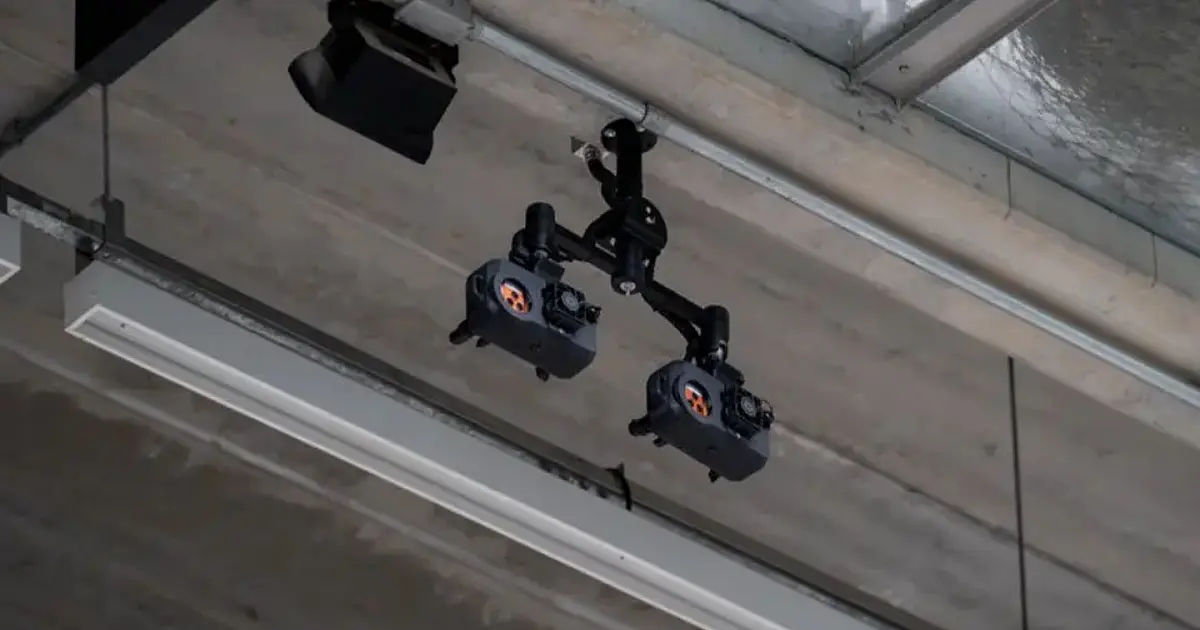 Equipamento do sistema de impedimento semiautomático utilizado para auxiliar arbitragem no futebol