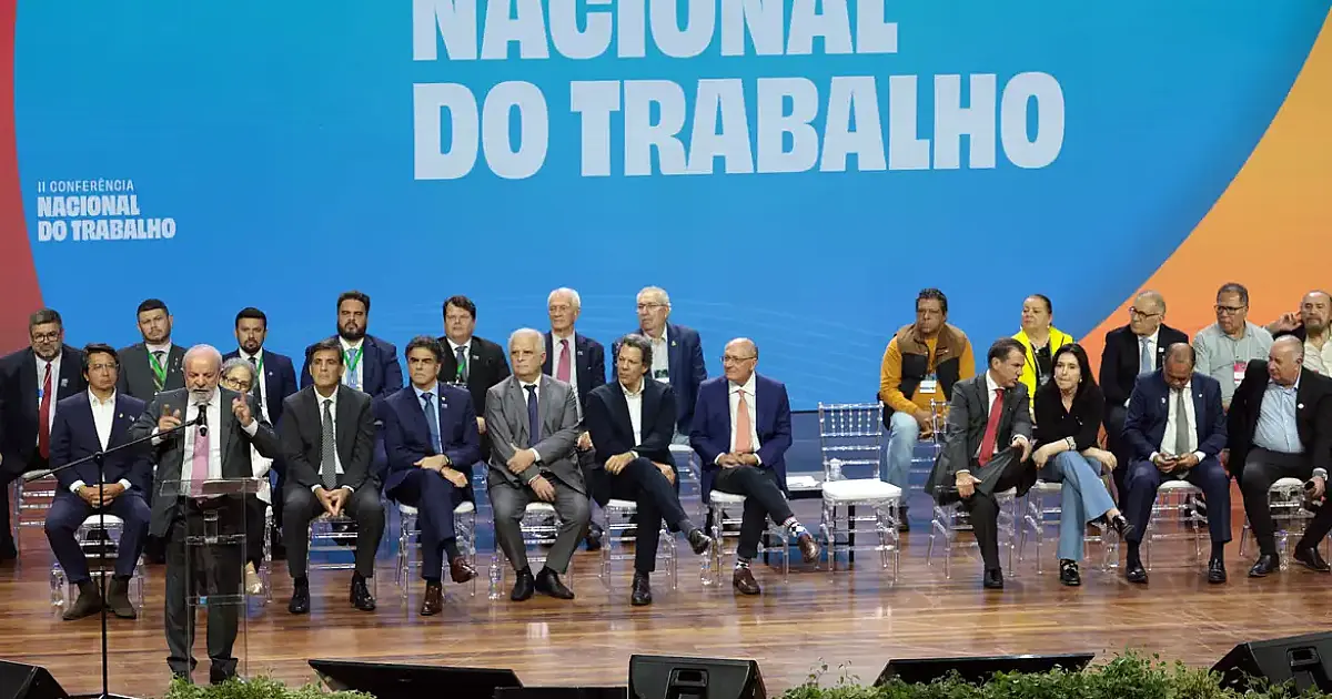 Lula propõe negociação tripartite para acabar com escala 6x1 na abertura da Conferência Nacional do Trabalho