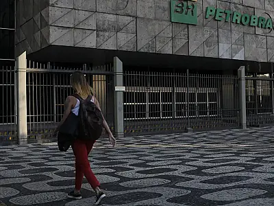 Em meio à guerra no Irã que fechou o Estreito de Ormuz, a Petrobras assegura mecanismos para limitar impacto da alta do petróleo.