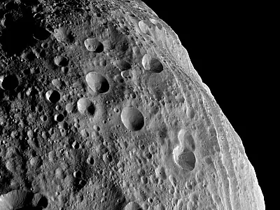 Asteroide 16 Psyche pode conter grande quantidade de metais como ferro e níquel.